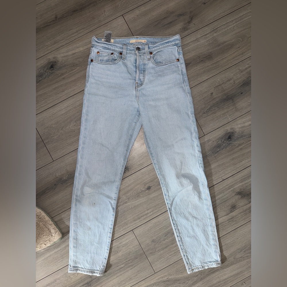 Levi's Women's Wedgie Light Blue High Rise Jeans - Picture 4 of 9